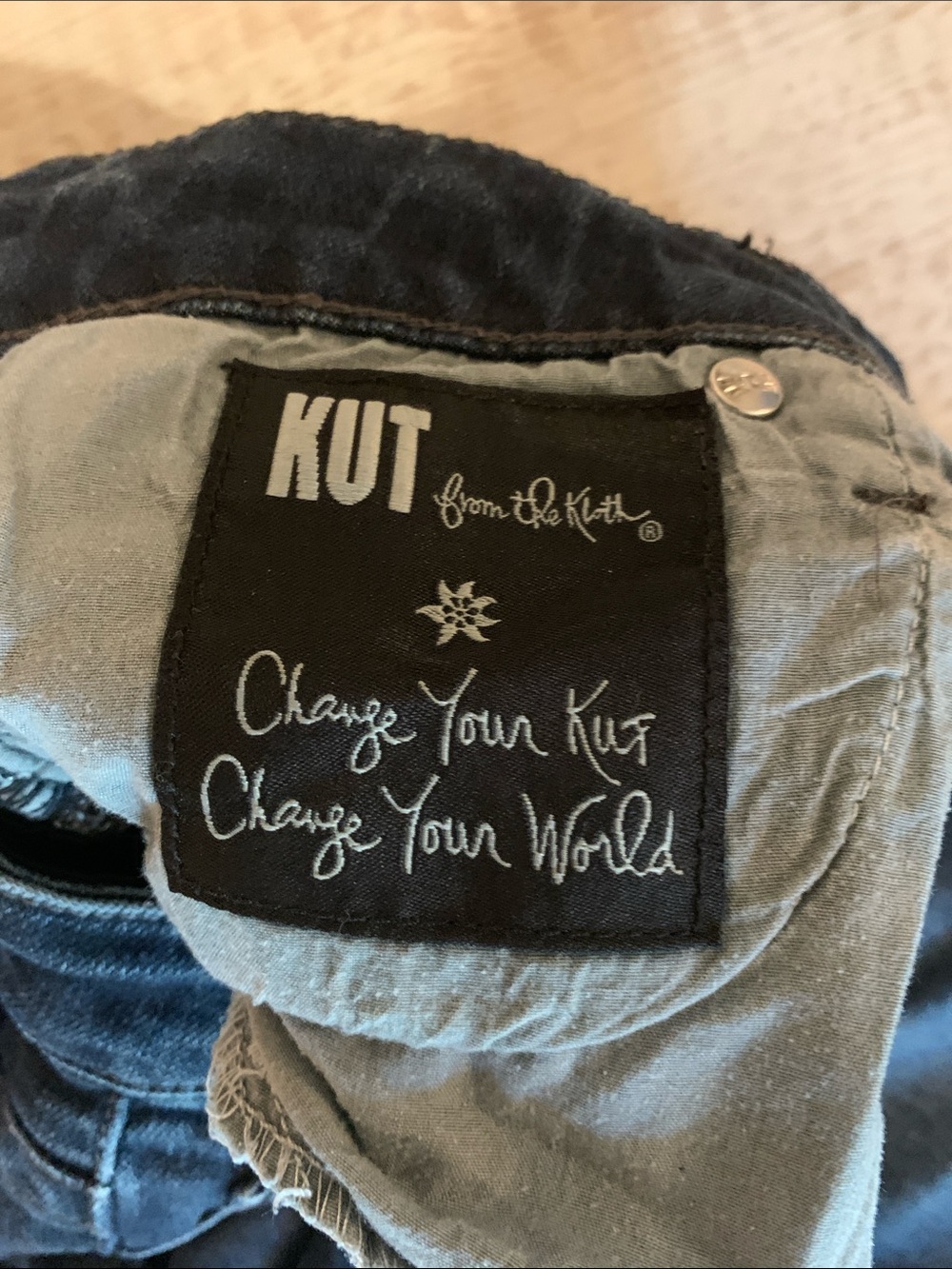 Kut from the Kloth STRAIGHT Leg size 2 - Picture 6 of 7